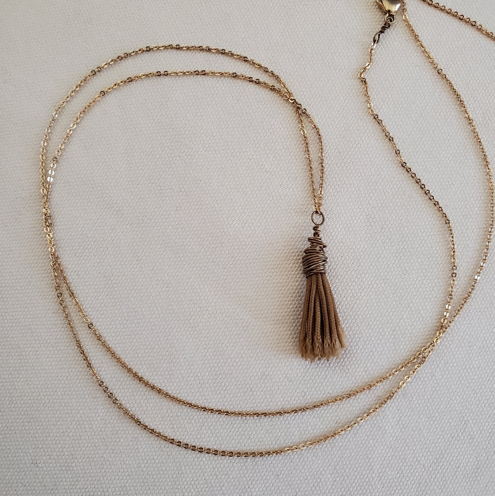 Sarah Briggs gold mini tassel necklace